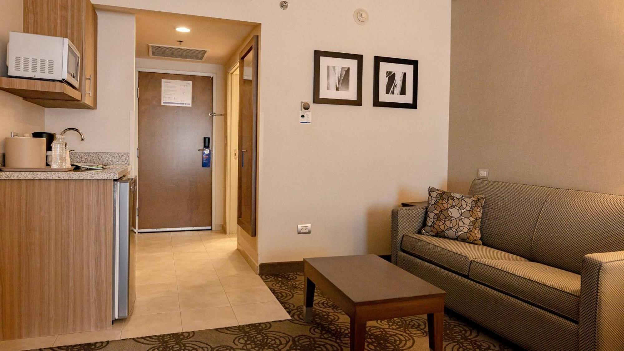Holiday Inn Express & Suites Chihuahua Juventud By Ihg Eksteriør billede