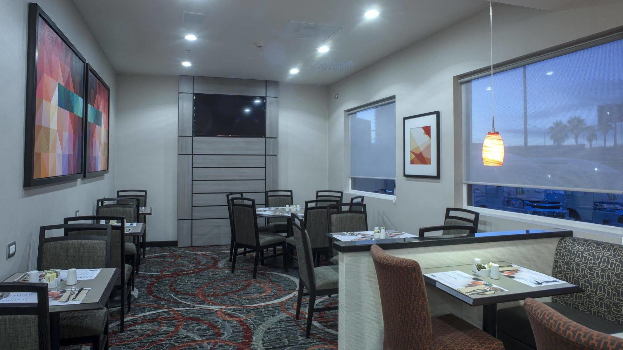 Holiday Inn Express & Suites Chihuahua Juventud By Ihg Eksteriør billede